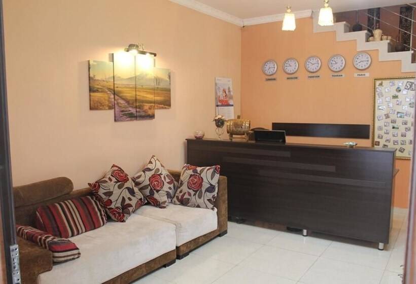 호텔 Old Yerevan Hostel & Tours