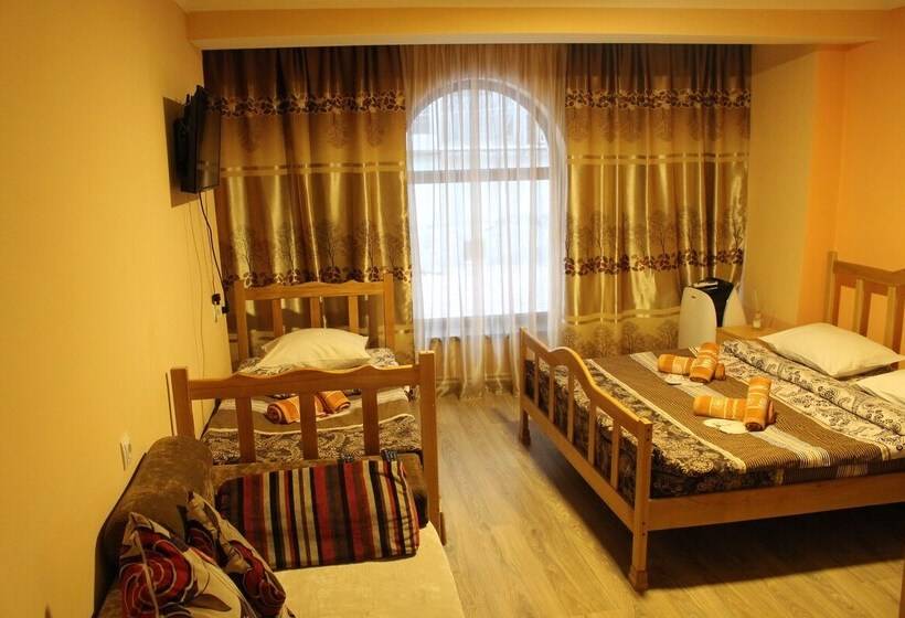 호텔 Old Yerevan Hostel & Tours