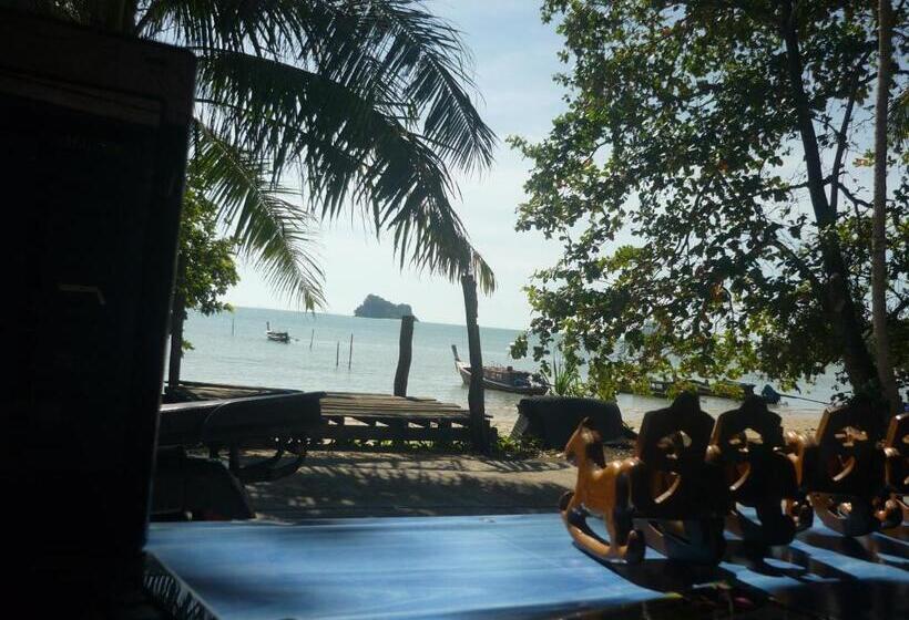 هتل Pasai Beach Lodge