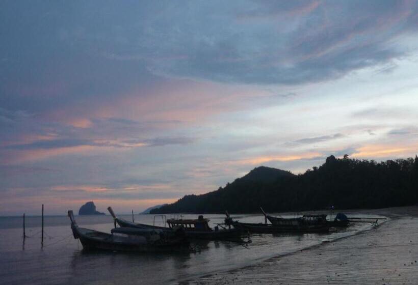 فندق Pasai Beach Lodge