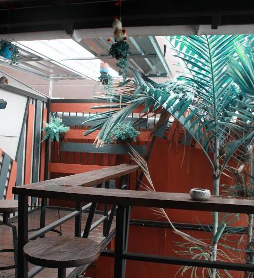 בית מלון כפרי Rada Arak 79/4 Hostel