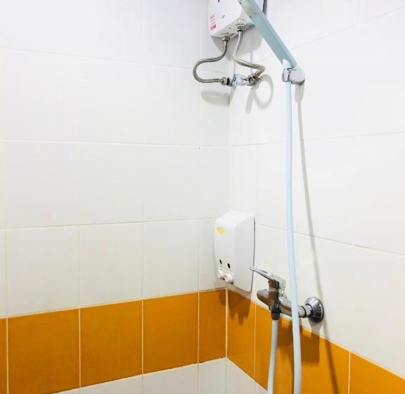 בית מלון כפרי Rada Arak 79/4 Hostel