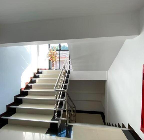 Отель Sirimathani