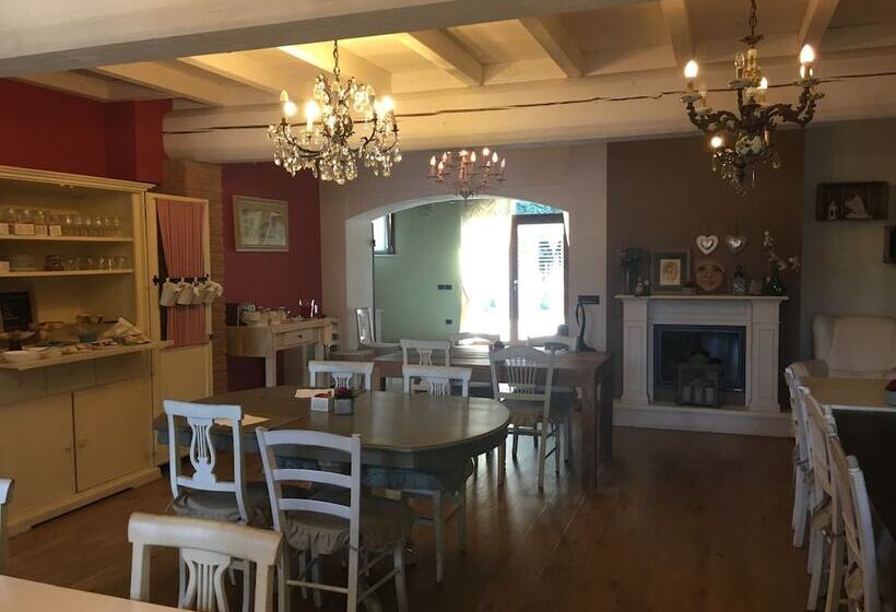 فندق Agriturismo Corte Rocca