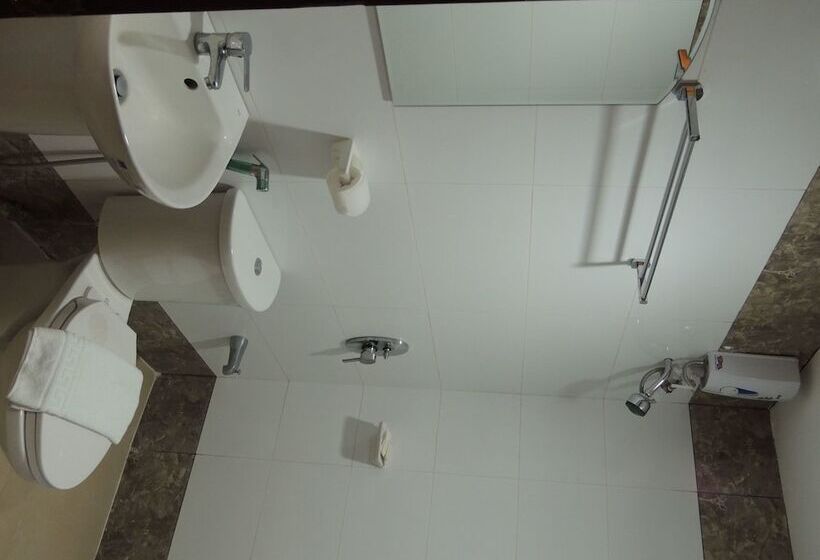 هتل Angelic Tourist Inn