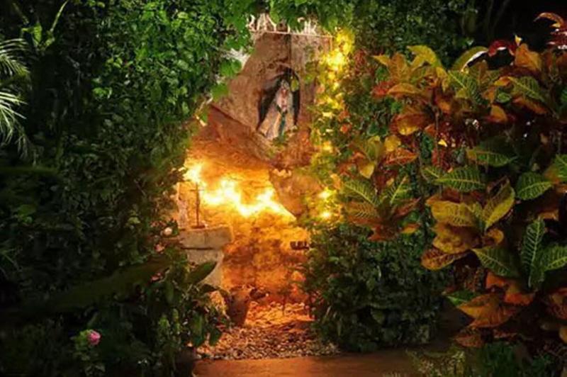 هتل Apartelle De Francesca