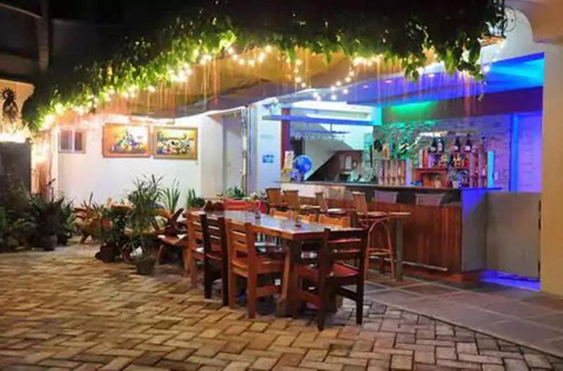 هتل Apartelle De Francesca