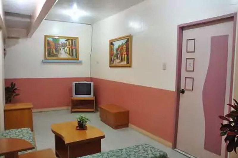 هتل Apartelle De Francesca