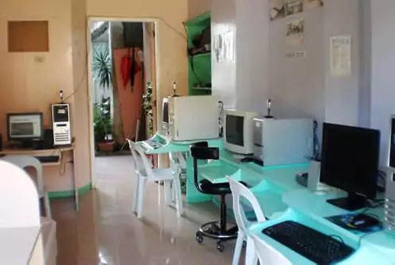 هتل Apartelle De Francesca