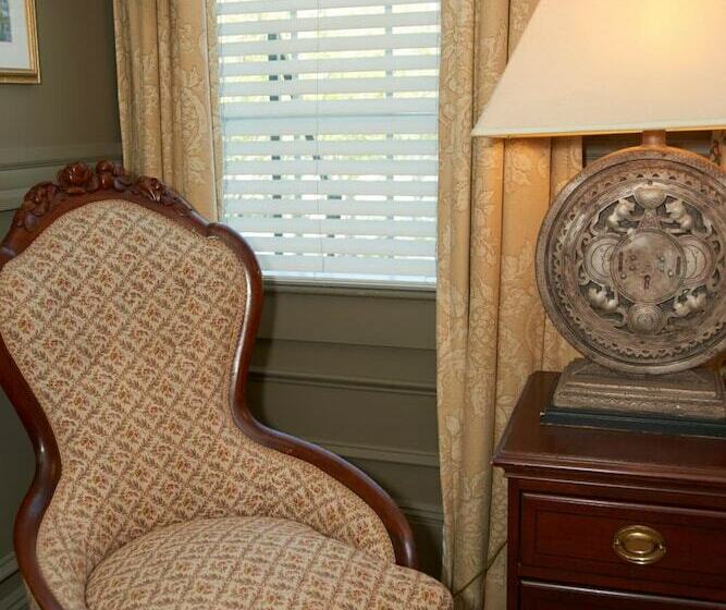 Отель Bellevue Manor