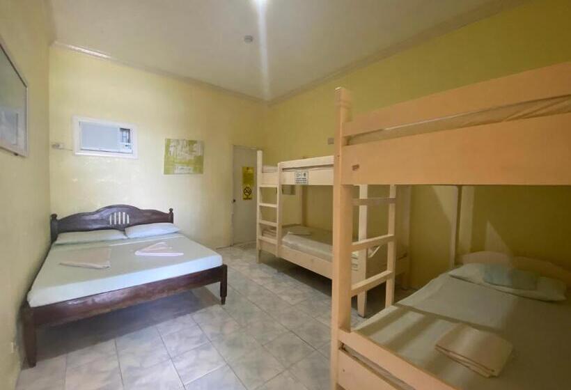 בית מלון כפרי Camiguin Island Golden Sunset Beach Club