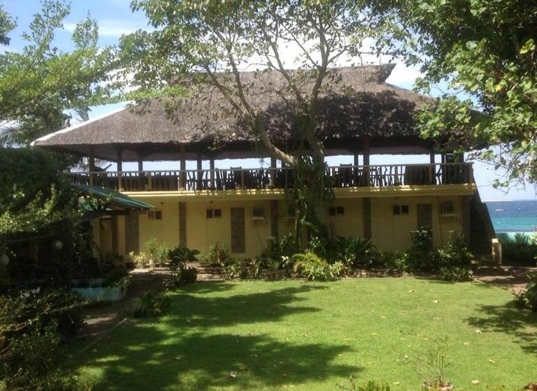 בית מלון כפרי Camiguin Island Golden Sunset Beach Club