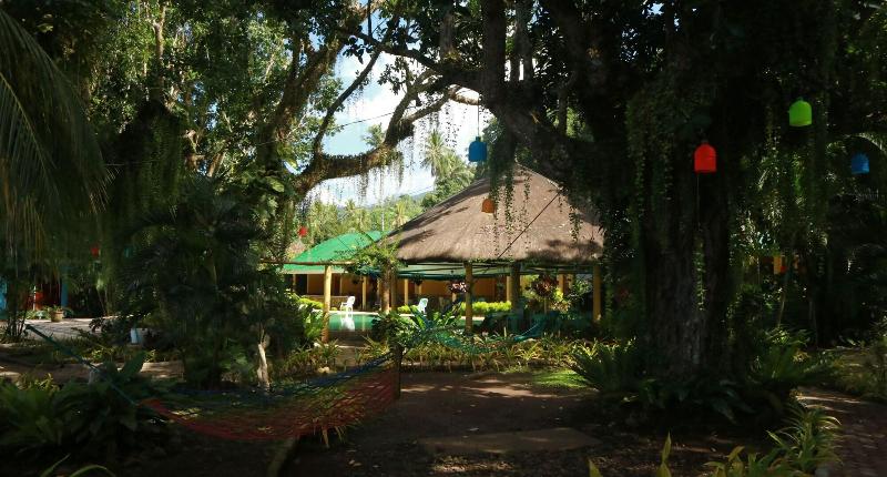 בית מלון כפרי Camiguin Island Golden Sunset Beach Club