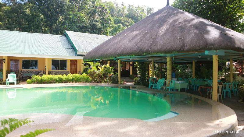 בית מלון כפרי Camiguin Island Golden Sunset Beach Club