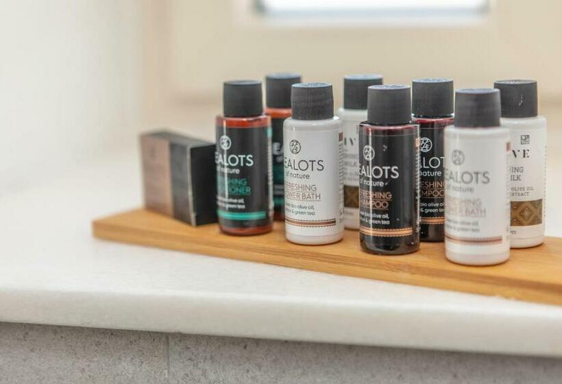 Отель Castle Mansions