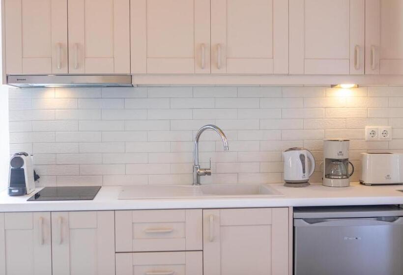 Отель Castle Mansions