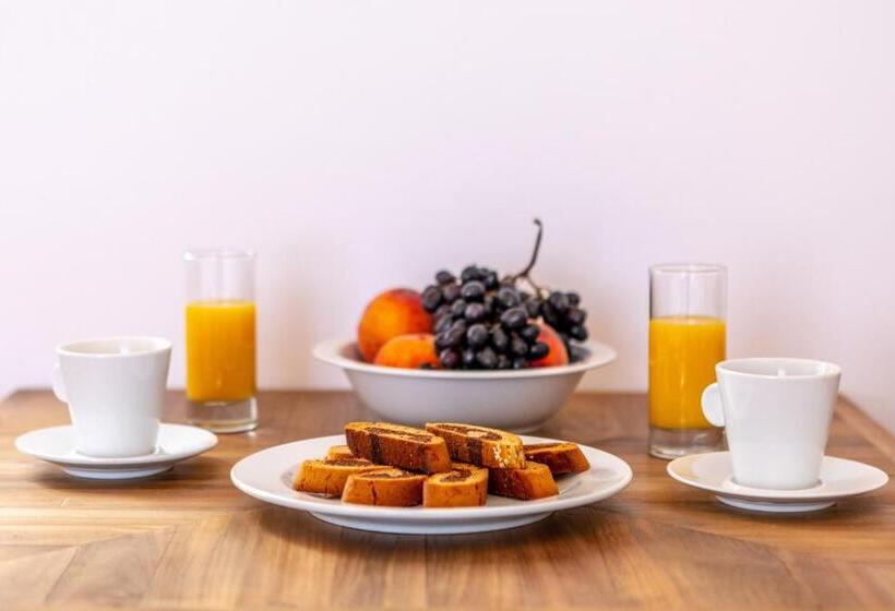 Отель Castle Mansions