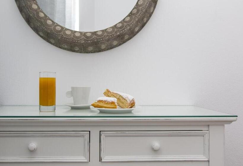 Отель Castle Mansions