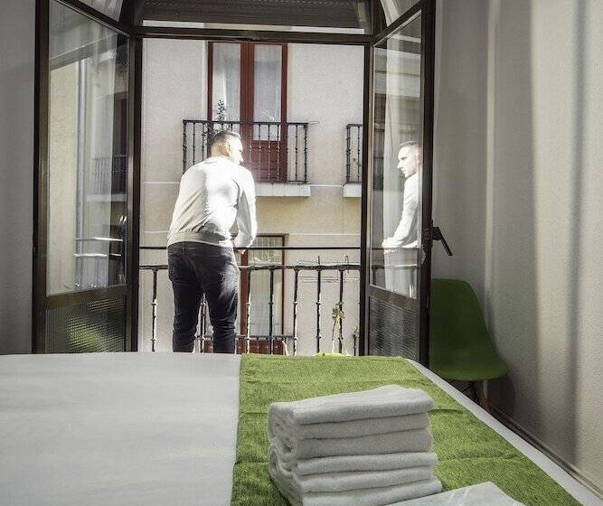 هتل Casual Serantes