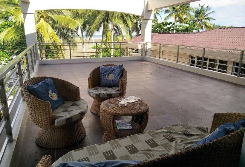 هتل Costa Palawan Resort