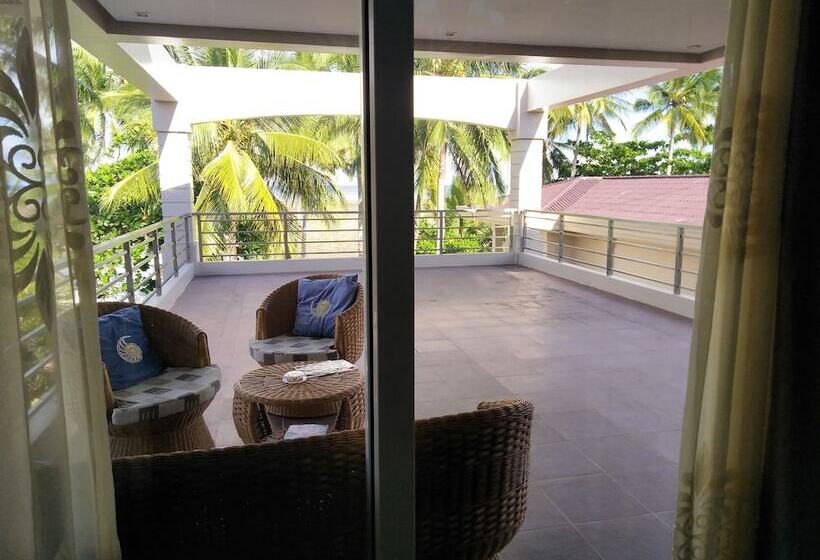 هتل Costa Palawan Resort