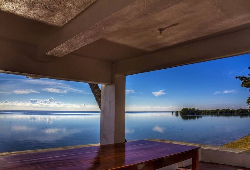 هتل Costa Palawan Resort