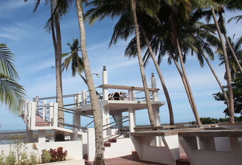 هتل Costa Palawan Resort