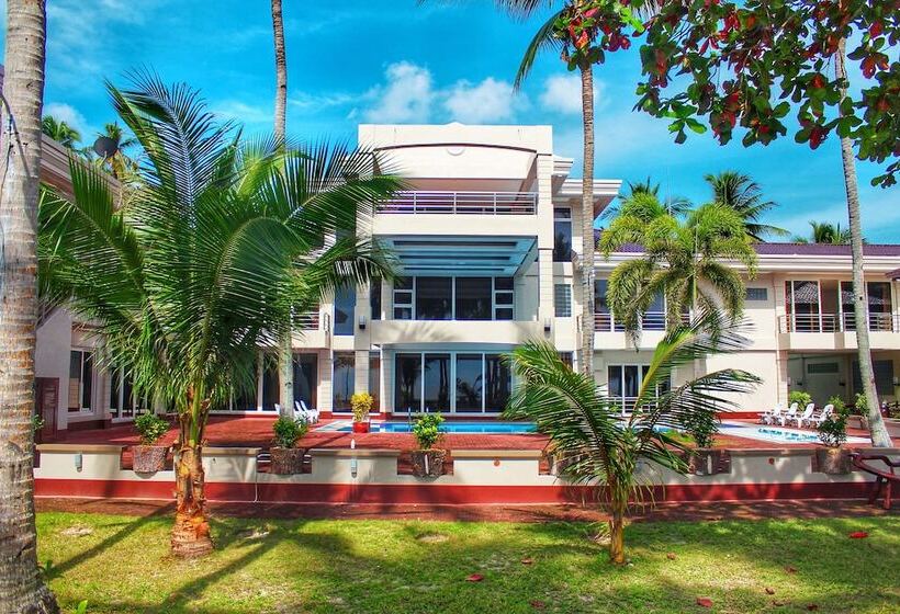 هتل Costa Palawan Resort