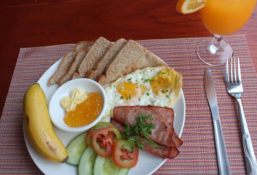 هتل Costa Palawan Resort