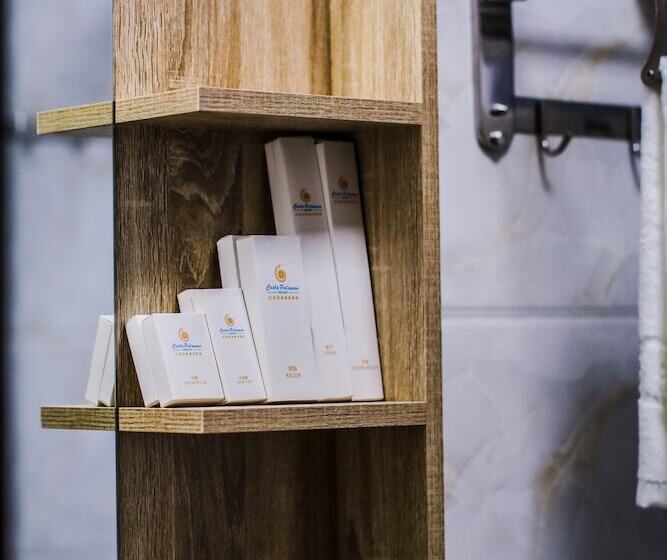 هتل Costa Palawan Resort