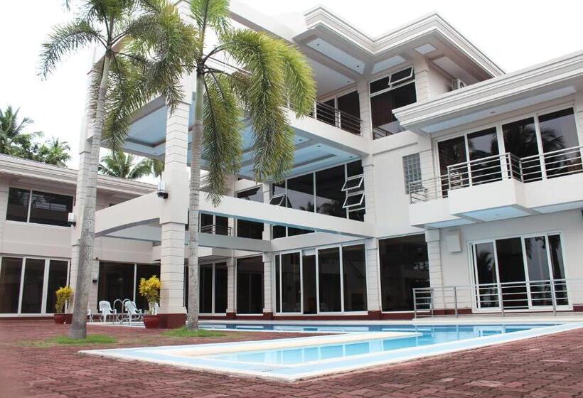 هتل Costa Palawan Resort