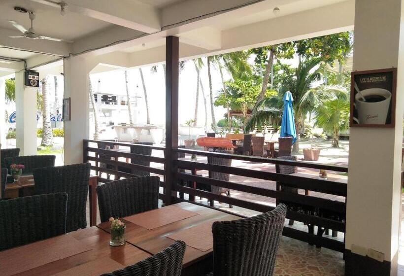 هتل Costa Palawan Resort