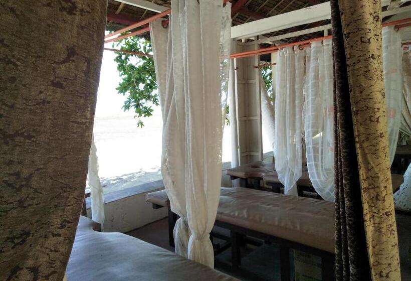 هتل Costa Palawan Resort