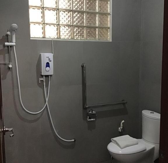 هتل Costa Palawan Resort