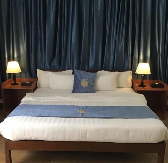 هتل Costa Palawan Resort