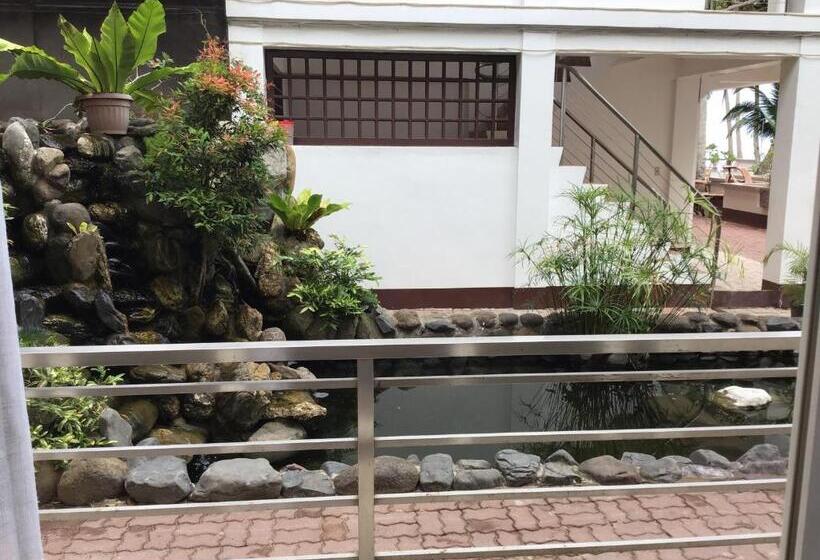 هتل Costa Palawan Resort