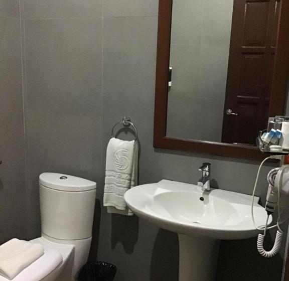 هتل Costa Palawan Resort