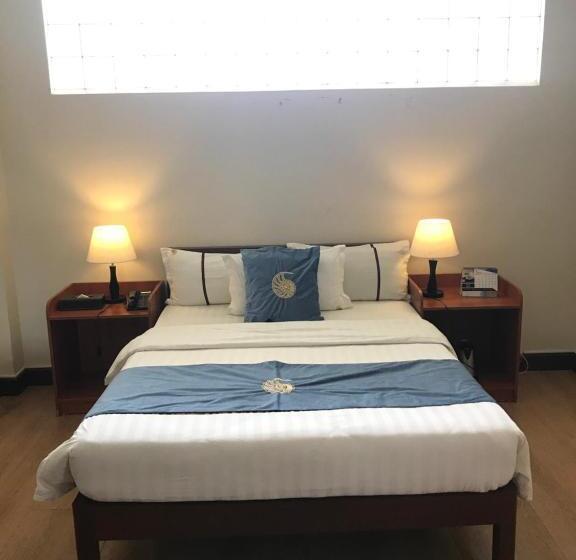 هتل Costa Palawan Resort