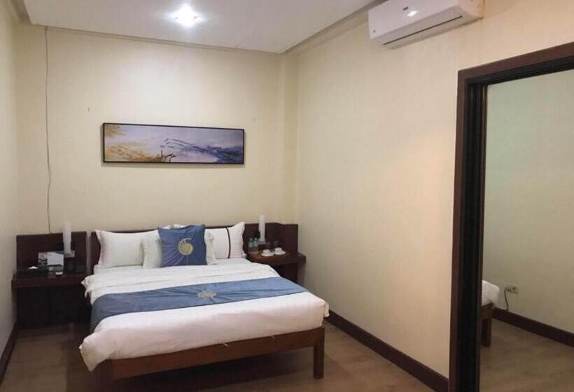 هتل Costa Palawan Resort