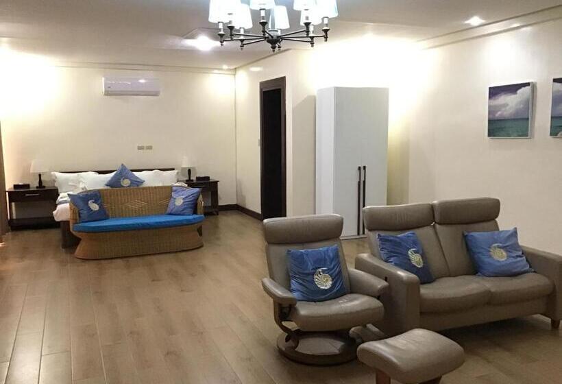 هتل Costa Palawan Resort