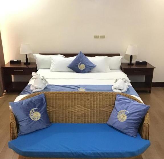 هتل Costa Palawan Resort