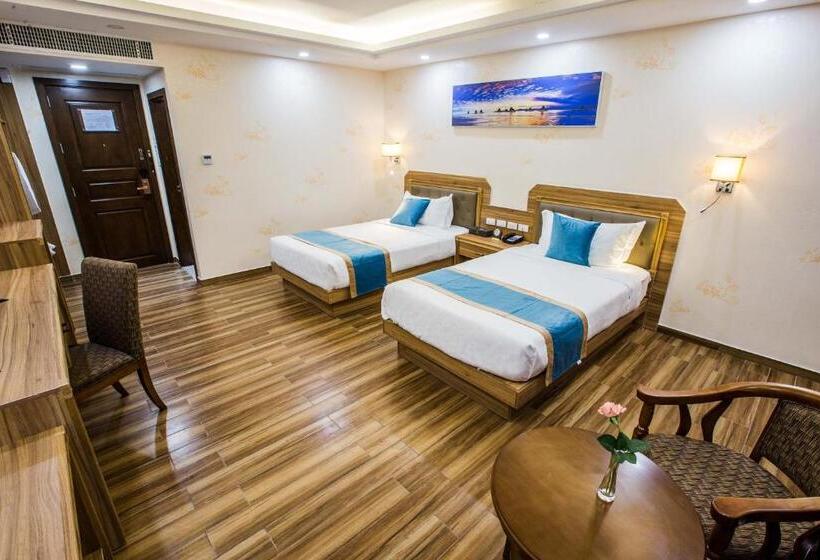 هتل Costa Palawan Resort