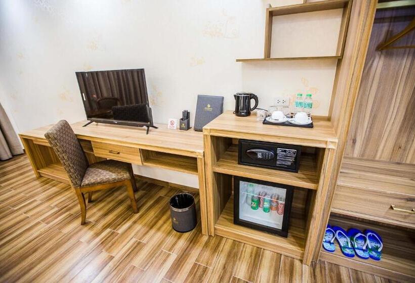 هتل Costa Palawan Resort