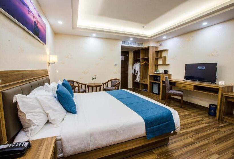 هتل Costa Palawan Resort