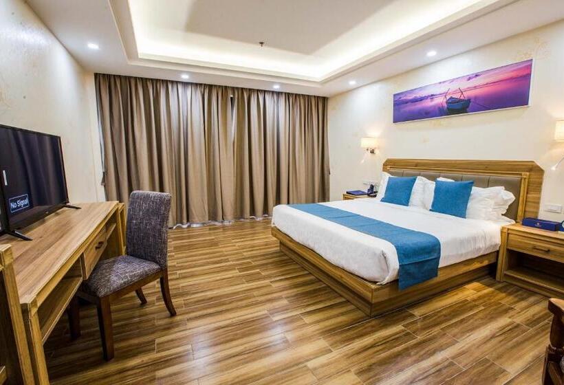 هتل Costa Palawan Resort