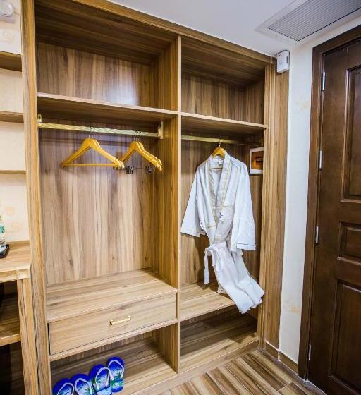 هتل Costa Palawan Resort