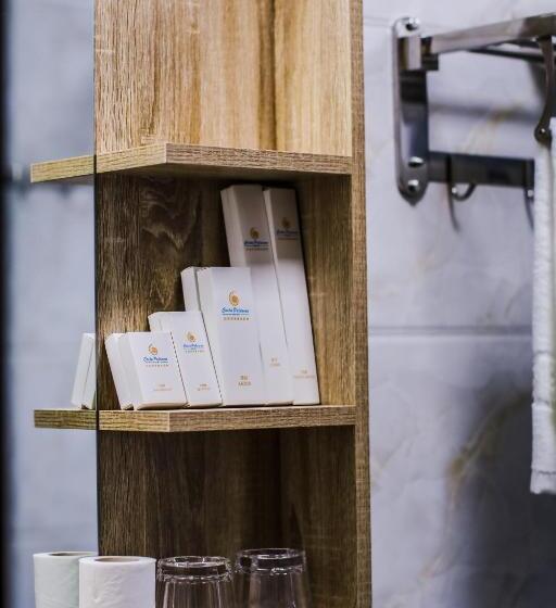 هتل Costa Palawan Resort