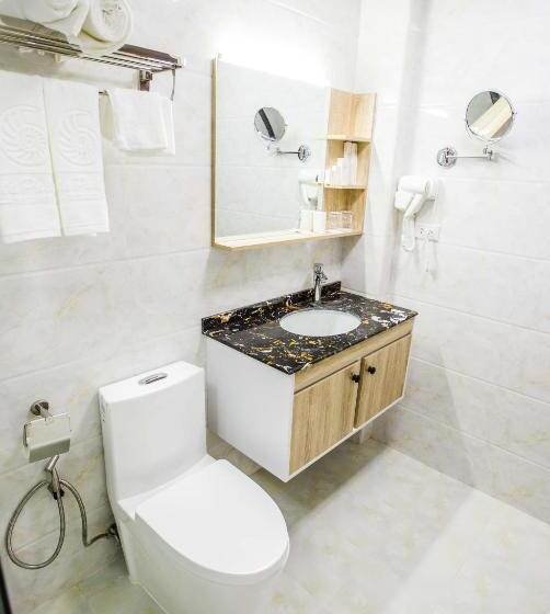 هتل Costa Palawan Resort