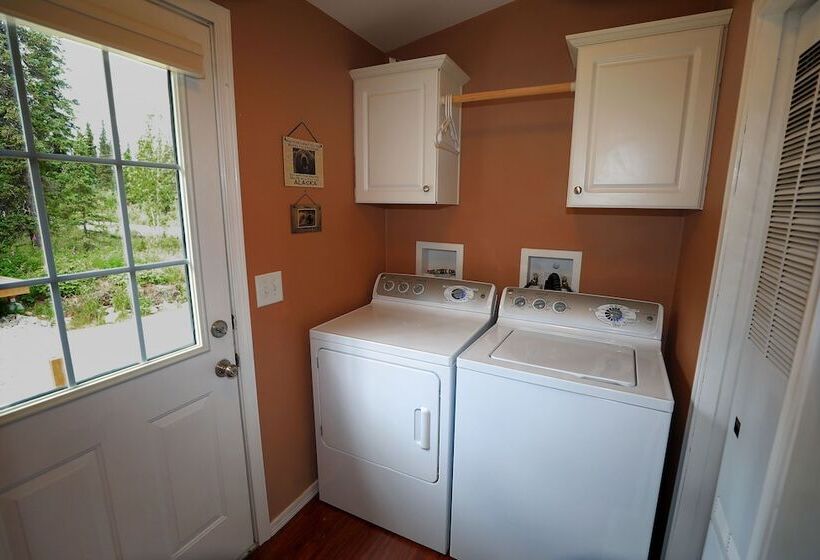 בית מלון כפרי Denali Tri Valley Cabins