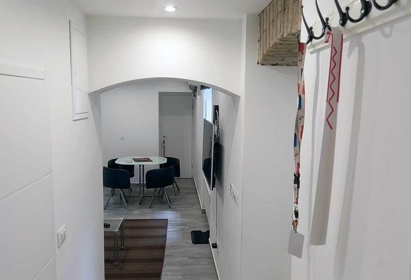 בית מלון כפרי Donos Apartments